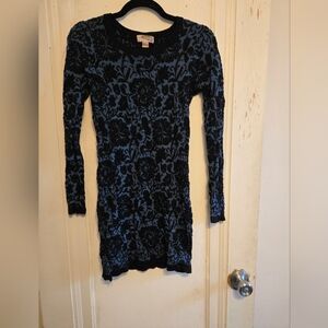 forever 21 size small blue and black damask print sweater with long sleeves